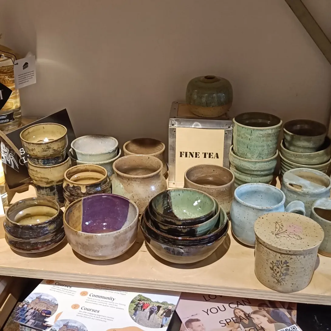 Nieuwe artikelen te koop in de winkel.